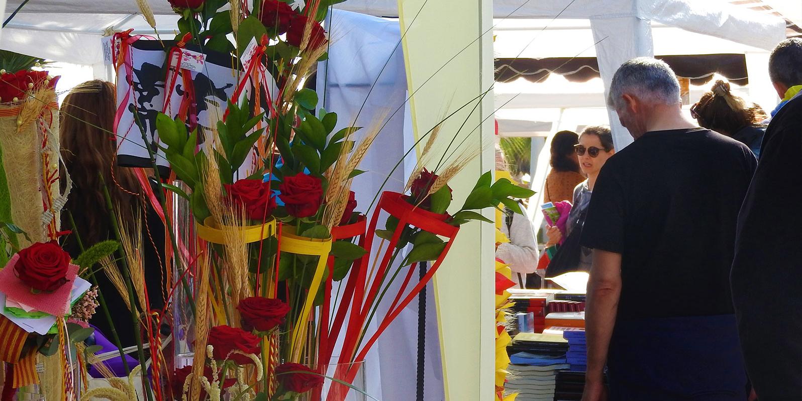 Sant Jordi: llibres, roses i el mar de fons Sant Jordi: llibres, roses i el mar de fons