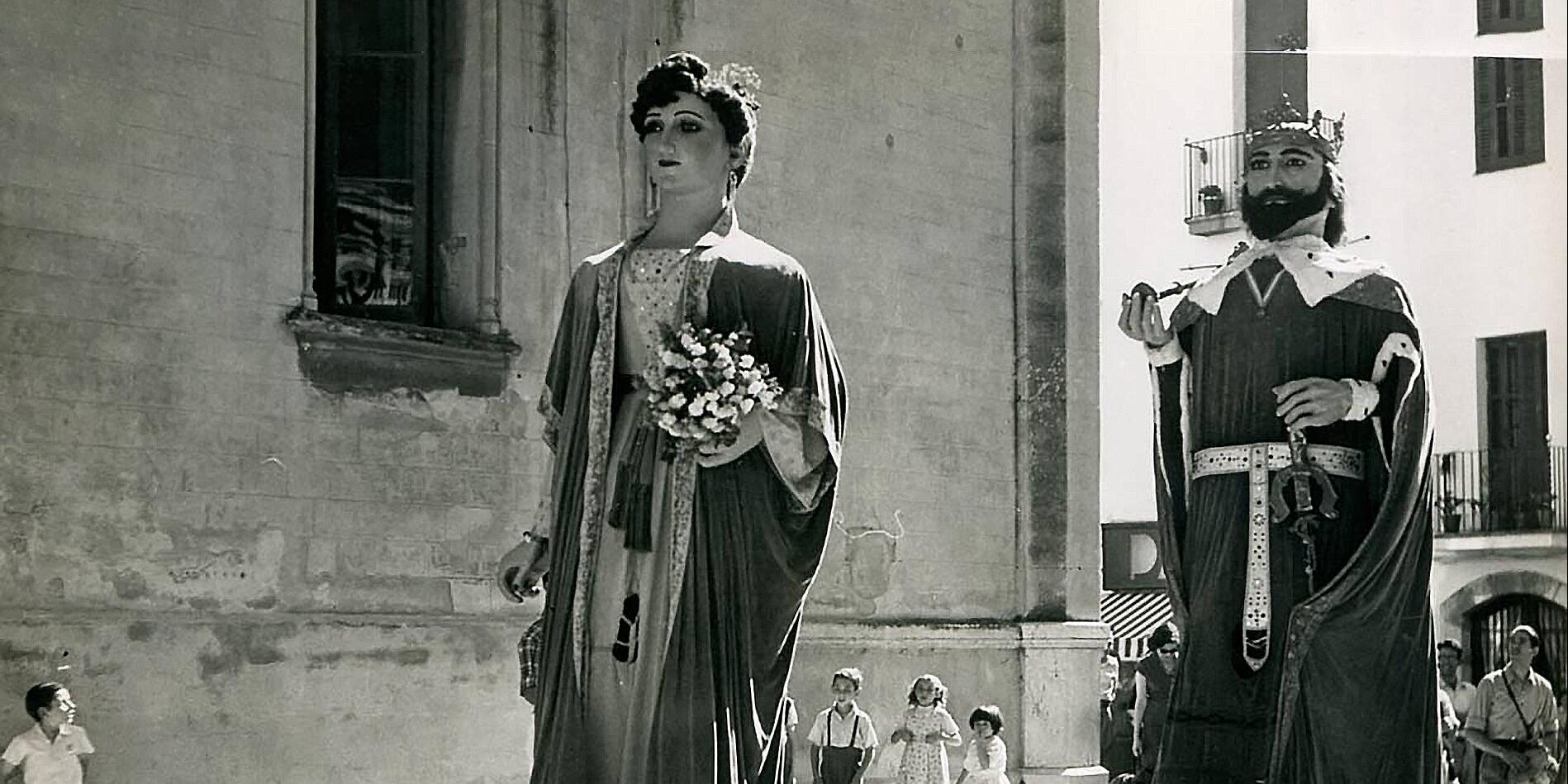 Exposició '125 anys d’història de Sitges, a vista de Gegant'