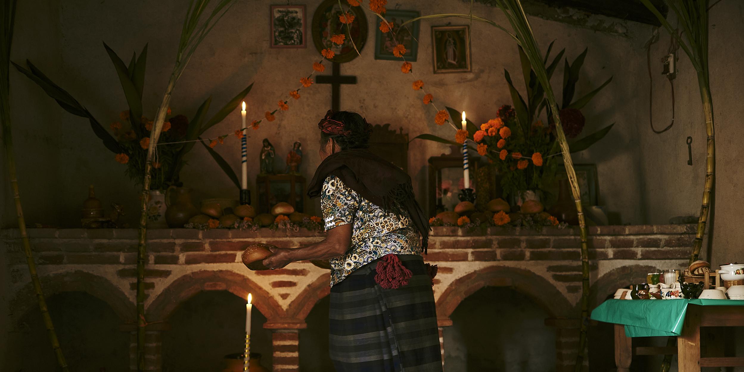 "Viure per morir, morir per viure", una mirada fotogràfica a la mort com a celebració de la vida "Viure per morir, morir per viure", una mirada fotogràfica a la mort com a celebració de la vida