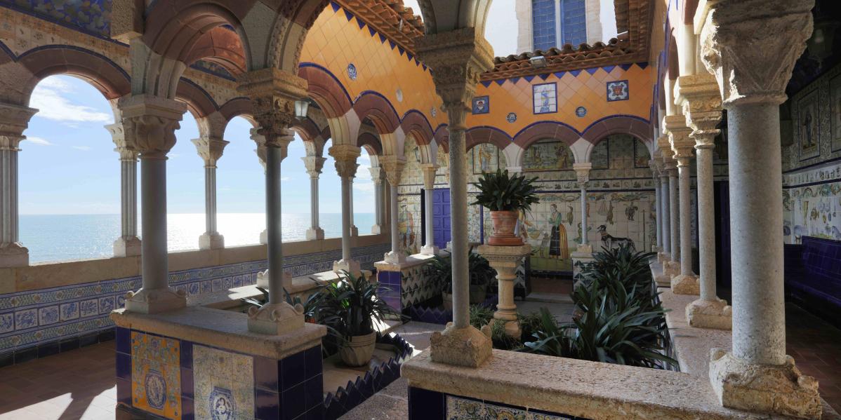 Visites guiades al Palau de Maricel · Sitgestiu 2025 Visites guiades al Palau de Maricel · Sitgestiu 2025
