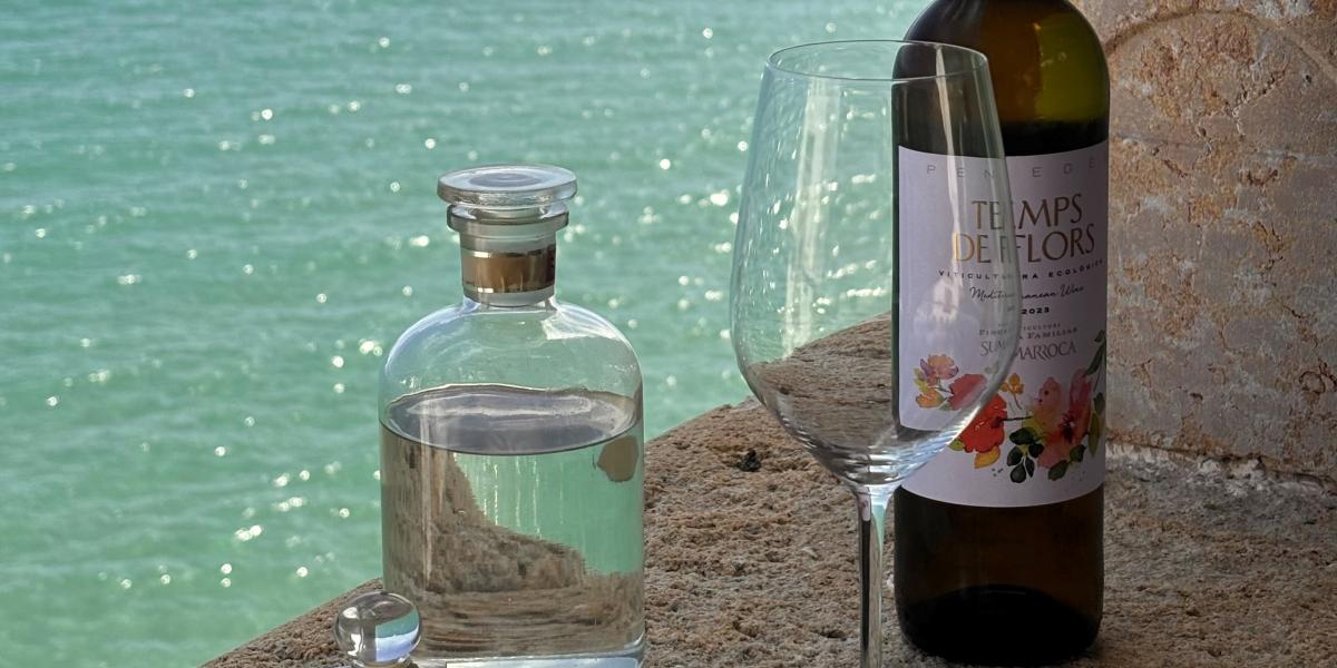 Passeig d'Aromes maridat amb vins i cava