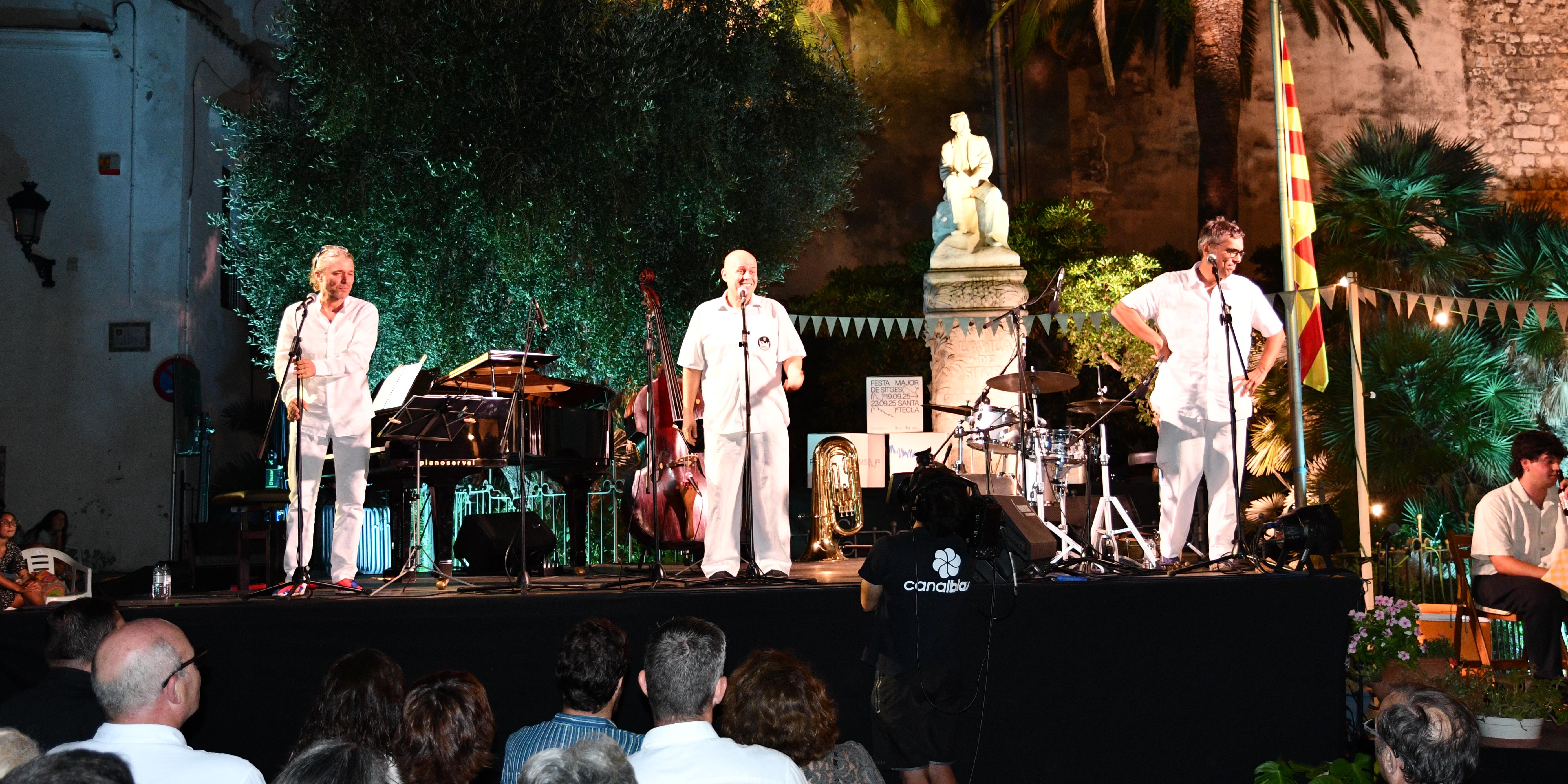 El grup Retrio interpreta un Pregó de la Festa Major amb la música de protagonista